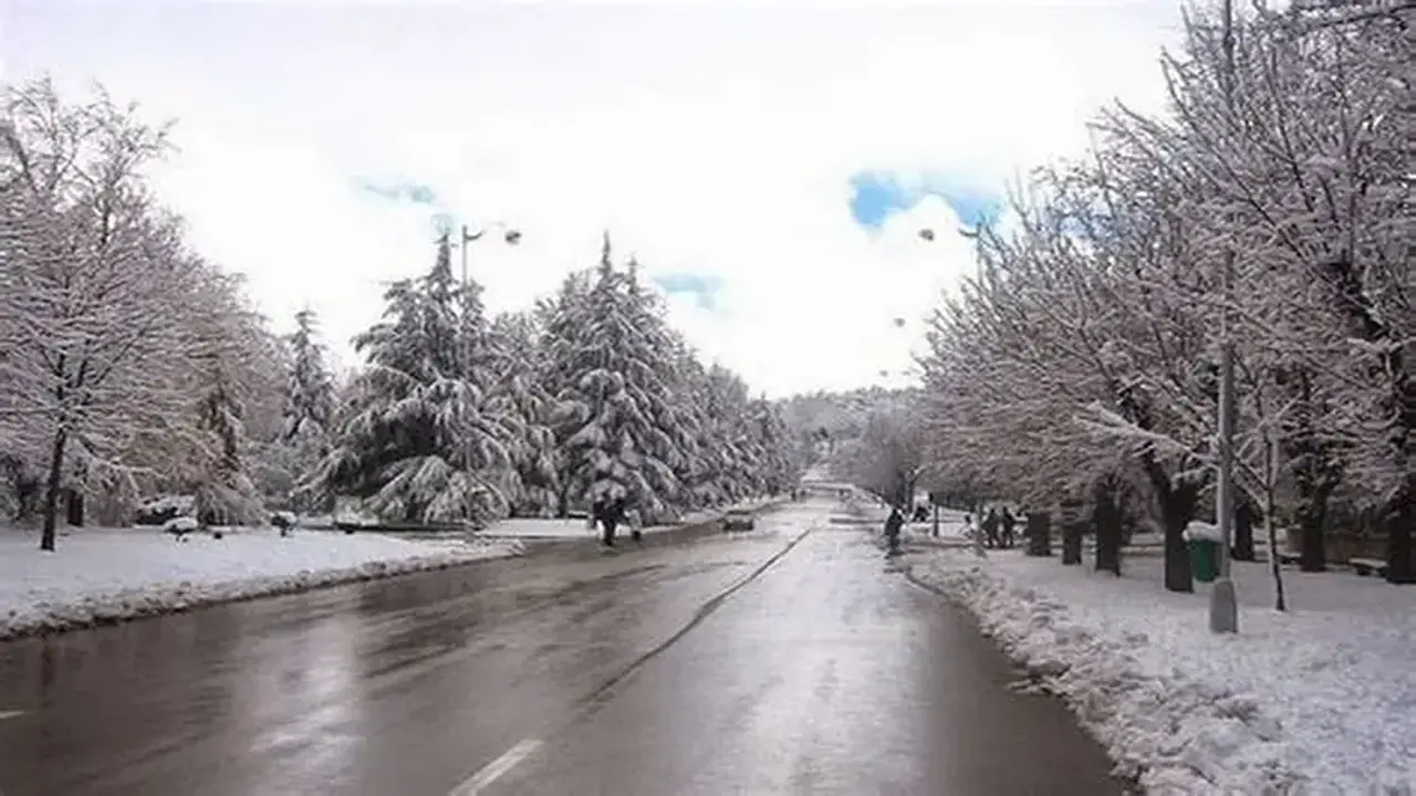 توقعات باستمرار الأجواء الثلجية والرياح العاصفية في عدة مناطق بالمغرب حتى الخميس